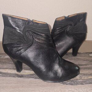 Söfft Women’s Leather Ankle Booties Black Size 7M – Swirl Pleated Detail